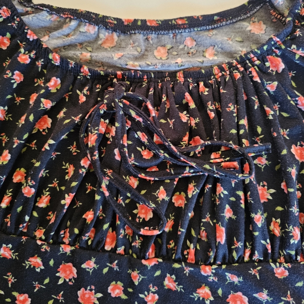 Floral Top - Picture 6 of 6